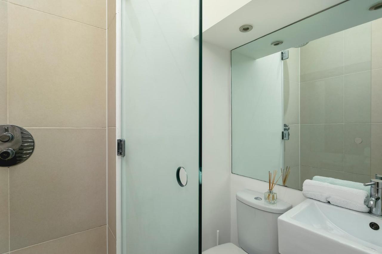 Marine Parade Sea View 2-Bedroom Apartment برايتون المظهر الخارجي الصورة